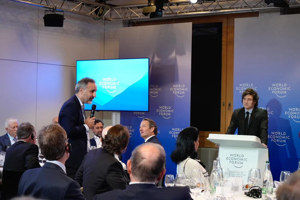 Milei subrayó la necesidad de un tratado de libre comercio con Estados Unidos y la eliminación de regulaciones para fomentar el crecimiento económico.