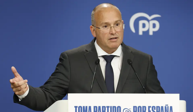 El nuevo secretario general del PP, Miguel Tellado, ofrece una rueda de prensa. EFE