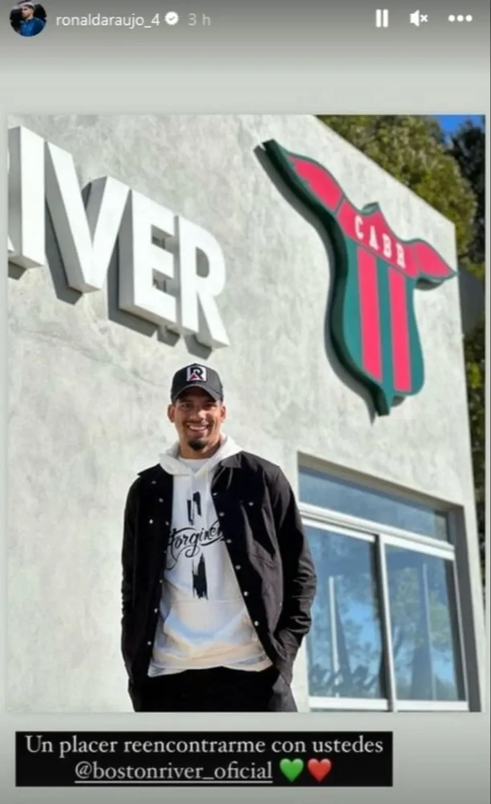 Ronald Araujo visitó a Boston River, uno de sus exclubes uruguayos, antes de jugar en Barcelona