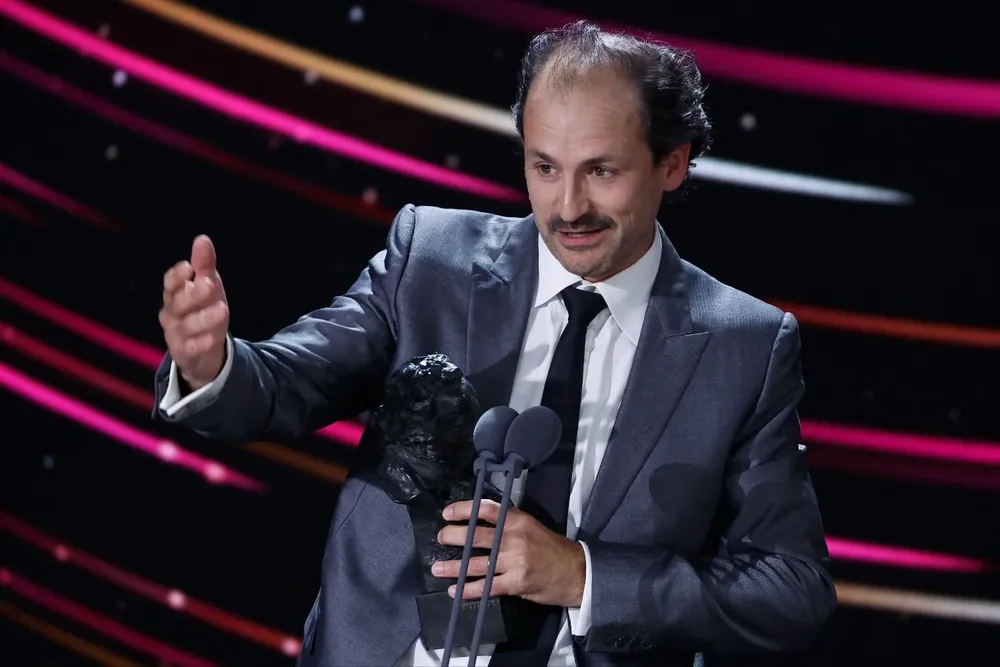 Pedro Luque recibiendo el premio Goya a mejor dirección de fotografía