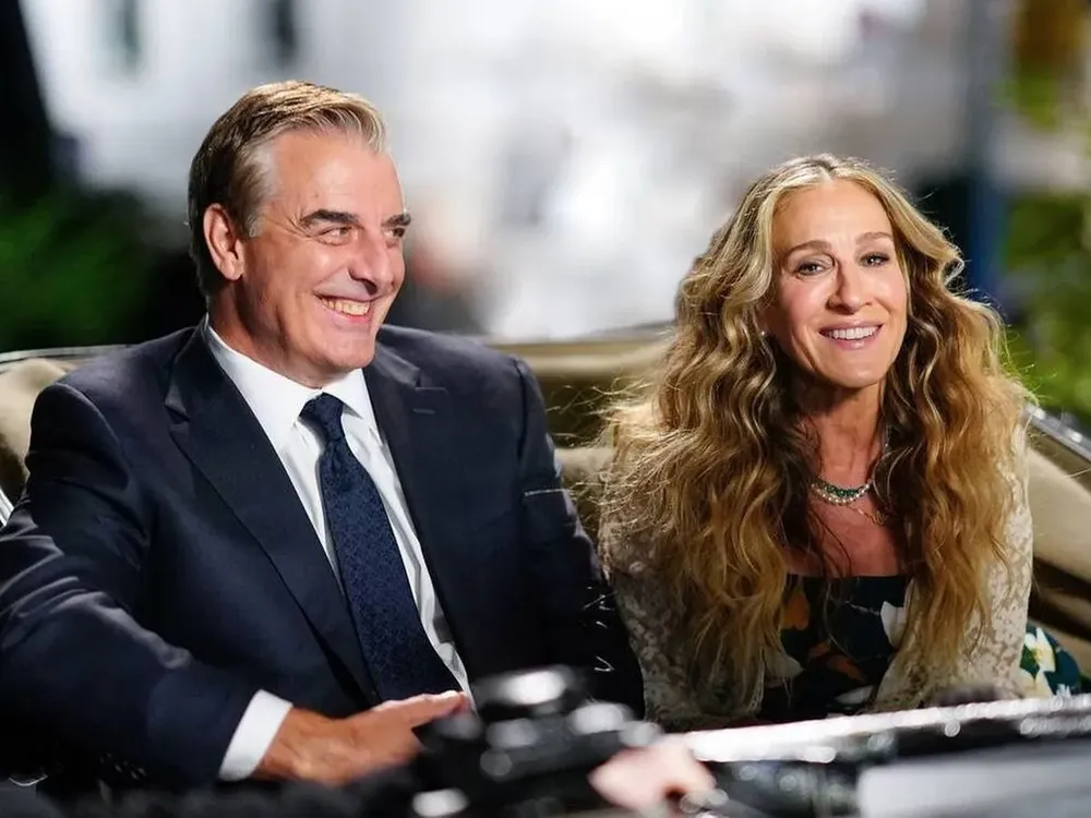 Chris Noth y Sarah Jessica Parker en And just like that...