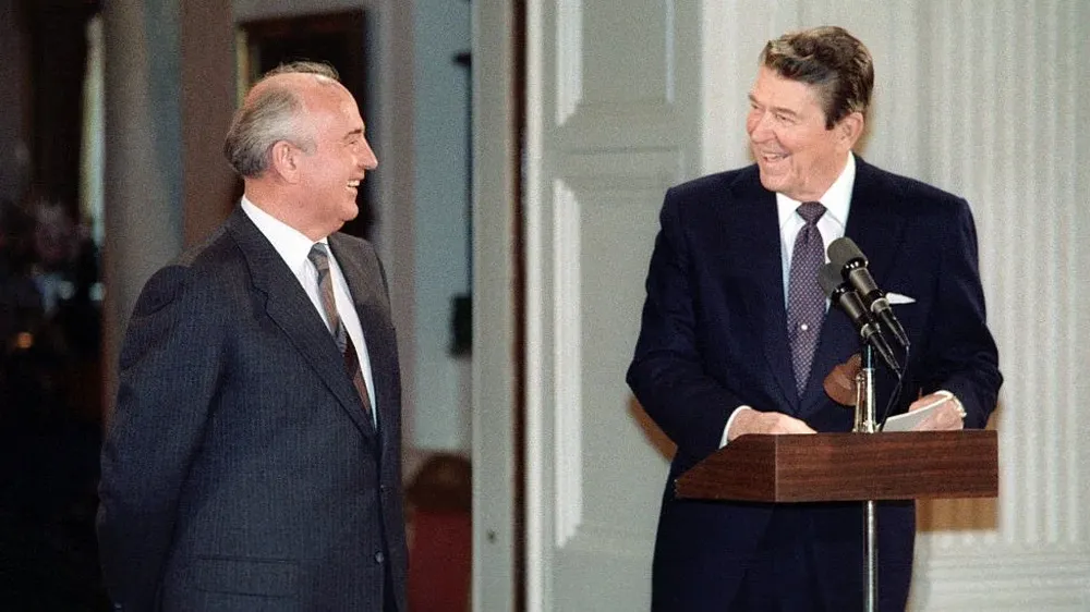 Los mandatarios de la Unión Soviética y de EE.UU. , Mijaíl Gorbachov y Ronald Ragan, firmaron en 1987 el Tratado INF.