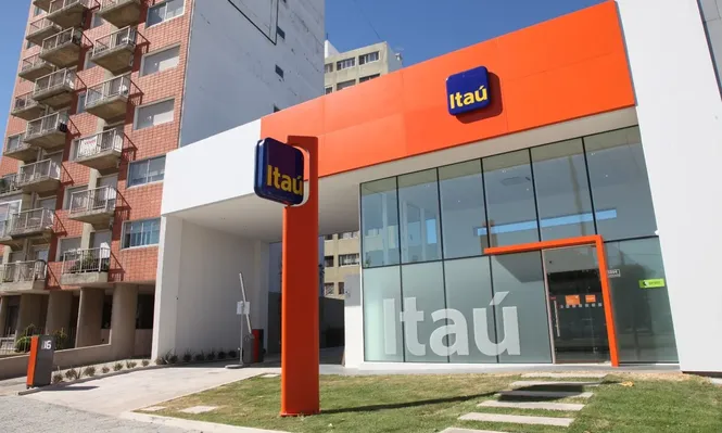 Fachada Itaú