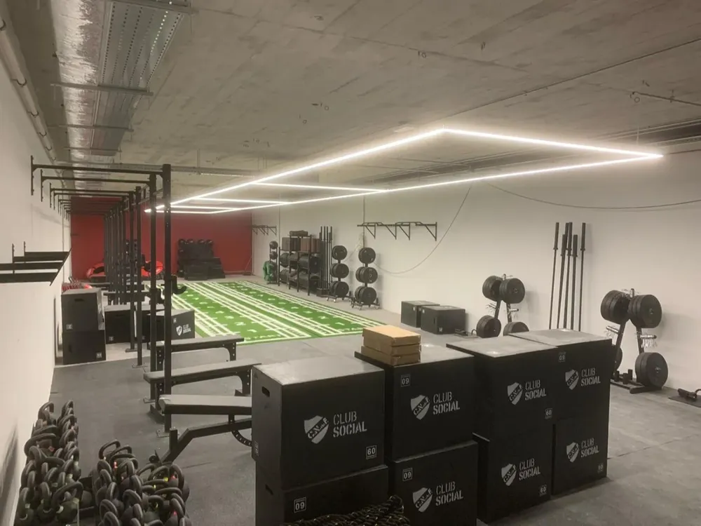 Nacional empieza a terminar las etapas de construcción de su club social; en la imagen se observa la sala de funcional