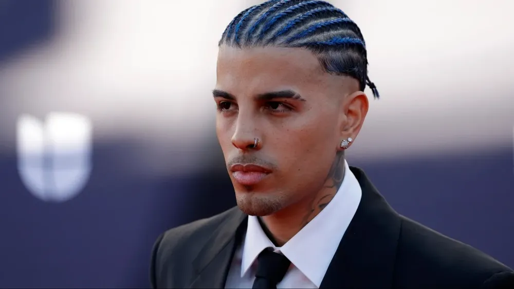 Rauw Alejandro confirmó su separación de la cantante española Rosalía.