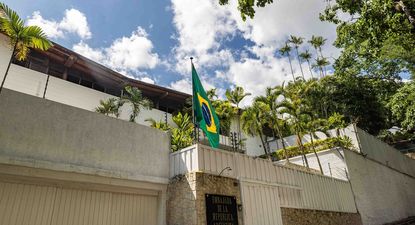 Venezuela: asilados en la embajada argentina en Caracas denuncian que les prohíben entrar medicamentos