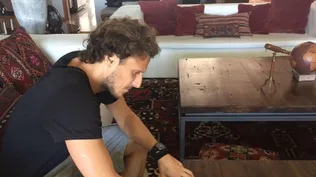 Diego Forlán escribiendo su carta