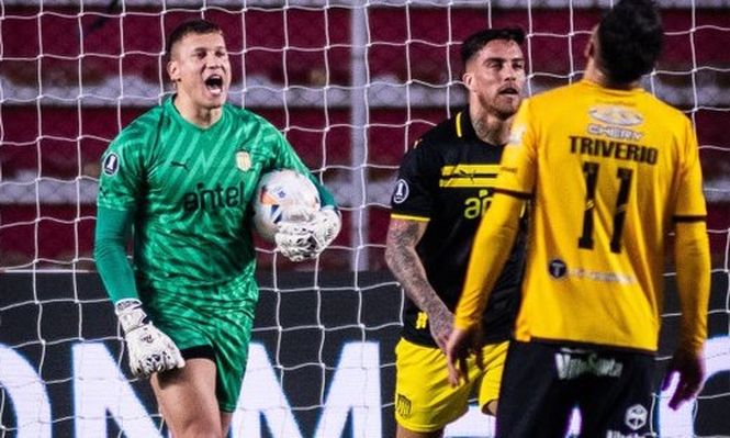 El gesto del arquero de Peñarol, Washington Aguerre, que desató la furia de Miramar y terminó con tres expulsados y varios amonestados