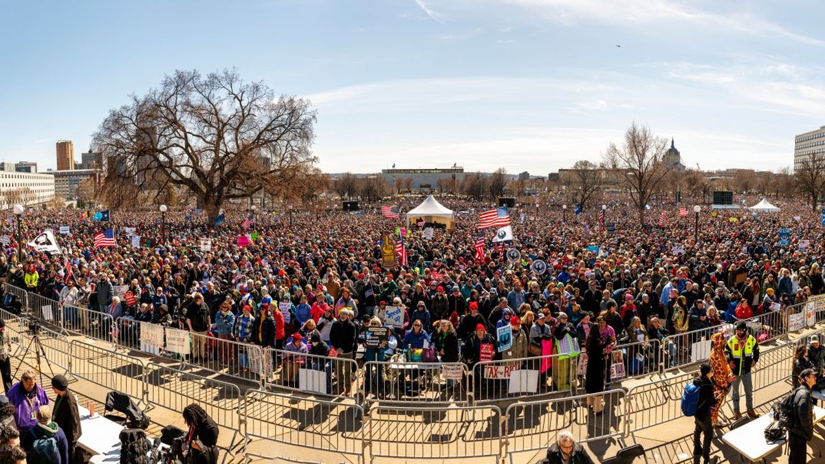Masivas protestas en todo EEUU contra Trump: imágenes impactantes y detenidos en el tercer 