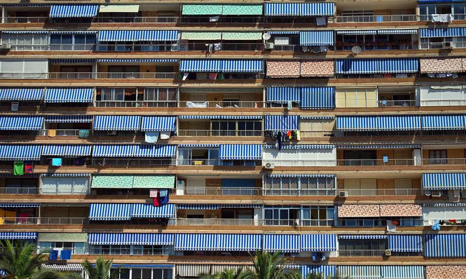 Suba del IVA para pisos turísticos y limitar las operaciones a extranjeros: los detalles del proyecto del PSOE sobre viviendas