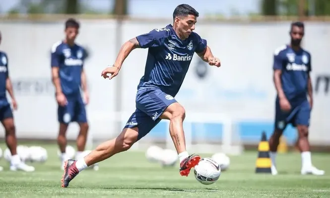 Luis Suárez en un entrenamiento de Gremio