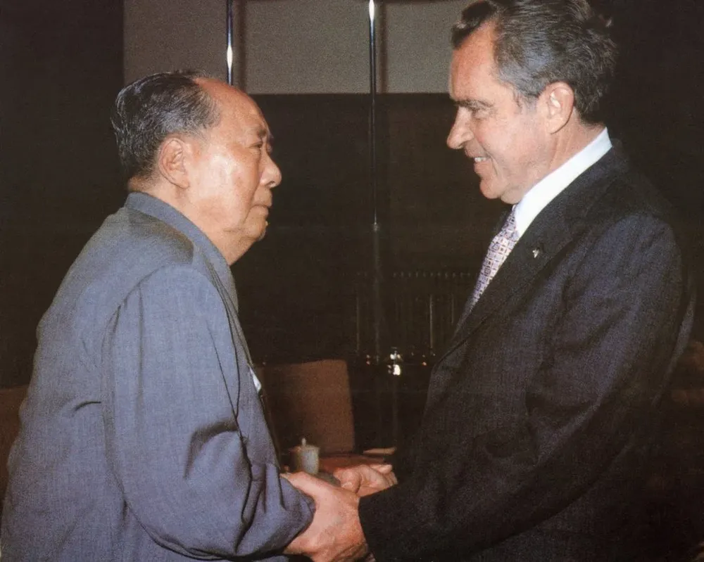 La visita de Nixon a China fue la primera de un presidente estadounidense en el cargo al país.