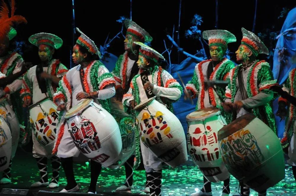 C 1080, la comparsa de Cachila Silva, en el Teatro de Verano