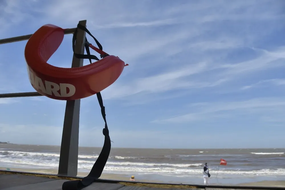 Un hombre falleció cuando era rescatado por guardavidas