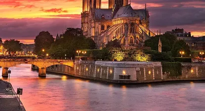 Construida de madera, vidrio y piedra a lo largo de dos siglos, la catedral es el pináculo de la ingeniería medieval.