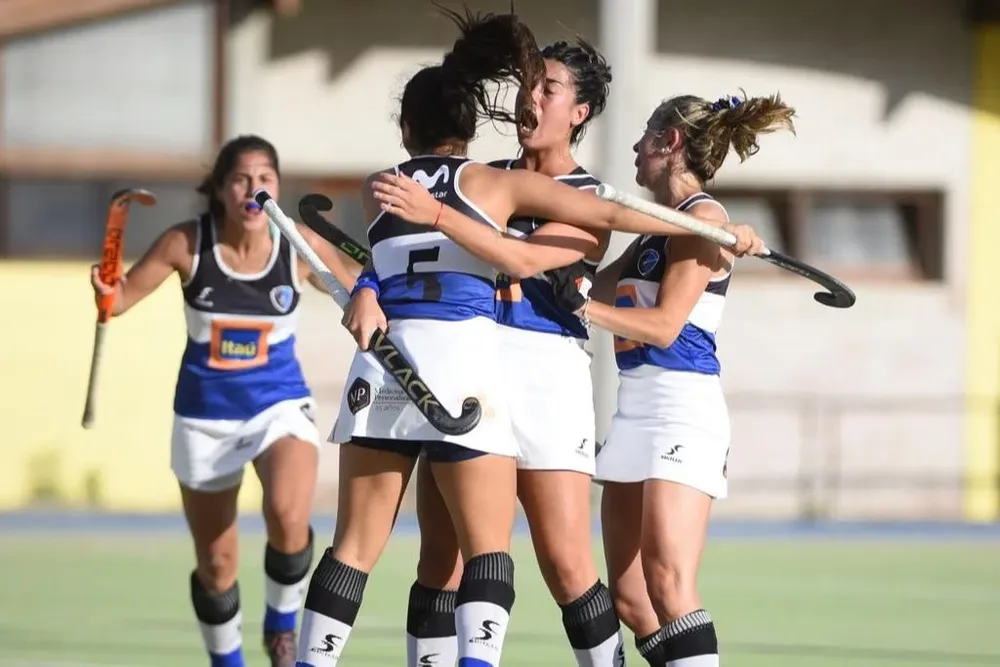 Camila Piazza y el festejo de Carrasco Polo