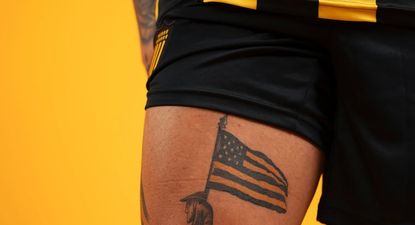 El tatuaje de Washington Aguerre que mostró Peñarol en la presentación de su nueva camiseta