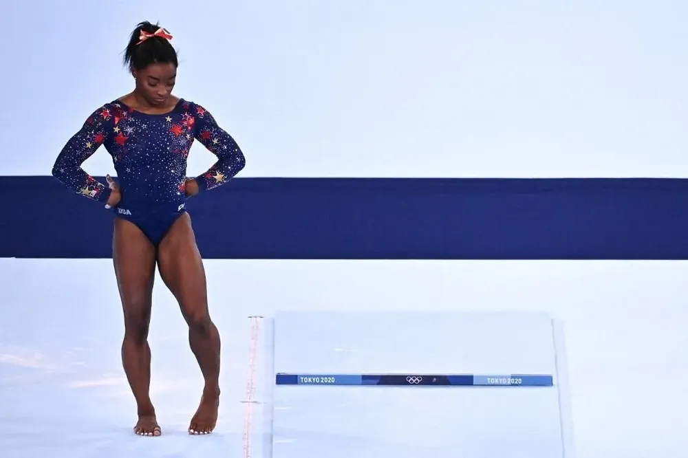 Simone Biles se retiró de la competición por equipos de los Juegos Olímpicos de Tokio 2020 para centrarse en su salud mental.