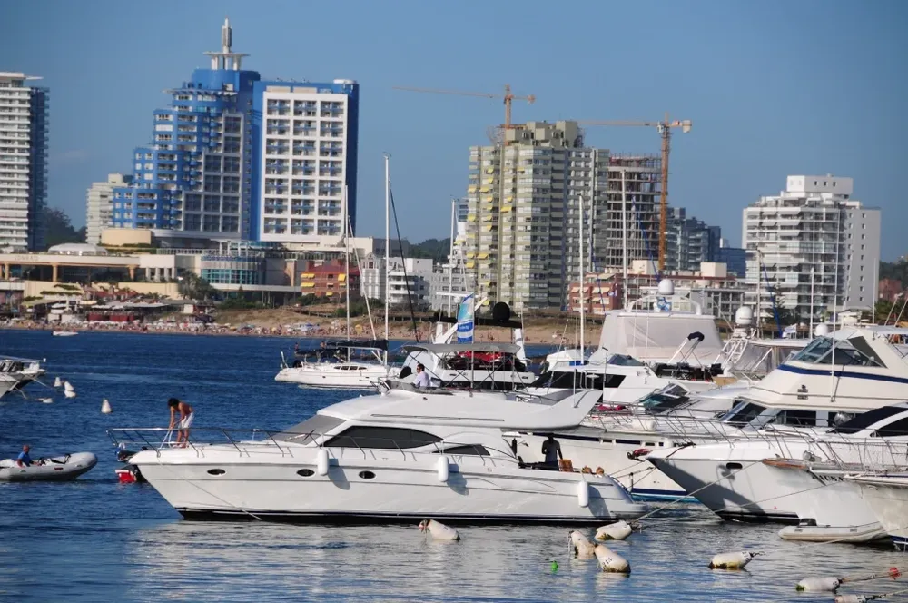 Los turístas náuticos suelen aprovechar para salir a recorrer las inmedicaciones de Punta del Este