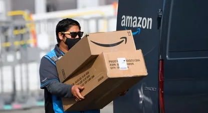 Amazon advierte a empleados que deben volver al trabajo presencial para ascender
