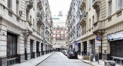 La única calle espejo de la capital argentina cumple 100 años