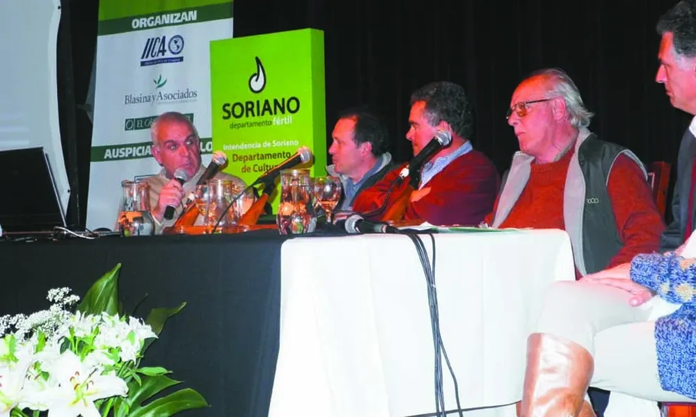 Una mesa de diálogo abordó el momento de la agricultura