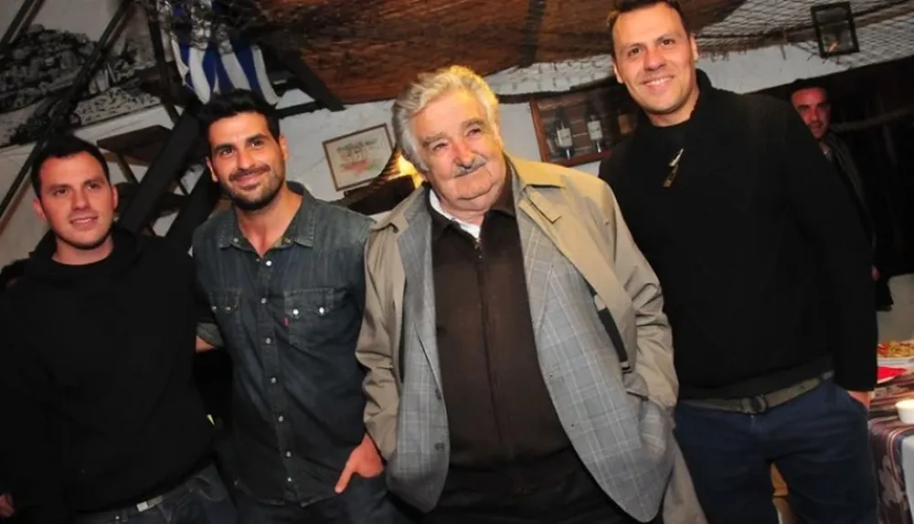 José Mujica junto a Martín, Yamandú y Tabaré Cardozo
