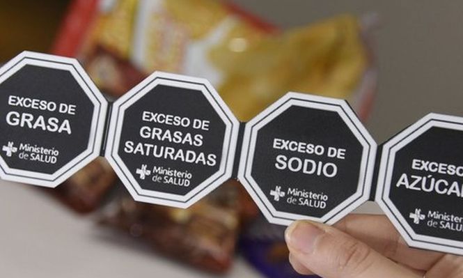 Las razones de la diputada Fernández Molero para derogar el etiquetado frontal: Cuando todo tiene sellos negros, nada lo tiene
