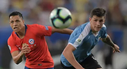en el dia que debutaban en eliminatorias, uruguay y chile juegan otro partido