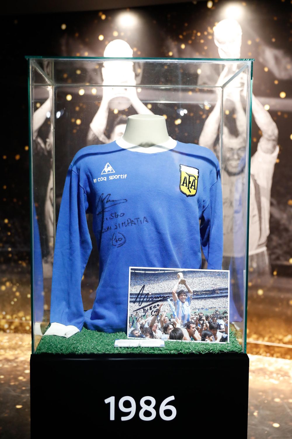 Camiseta del jugador argentino Diego Maradona utilizada durante el mundial de 1986