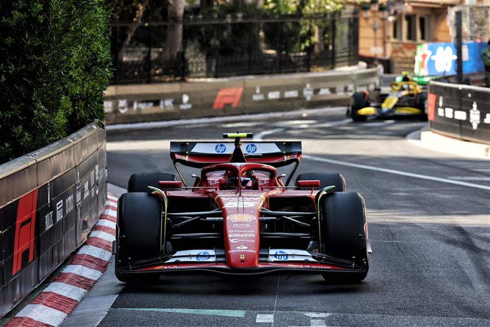 Carlos Sainz completa el podio.