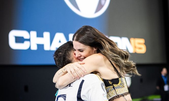 Federico Valverde y Mina Bonino