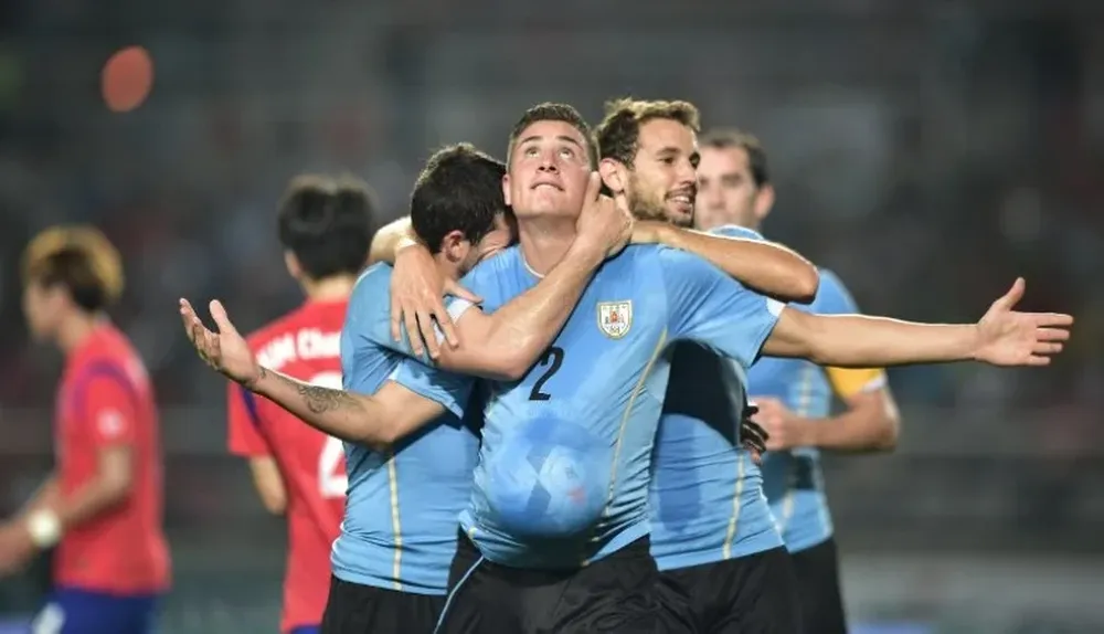 Giménez celebra su gol con Stuani