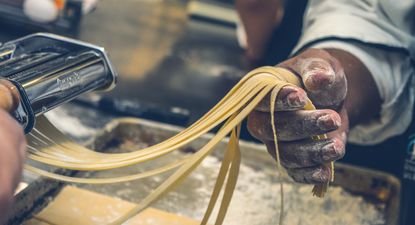 Amas de Casa cuestionan a sindicato de domésticas y rechazan reclamo de categorías laborales: La que cocina y ensucia no va a querer limpiar
