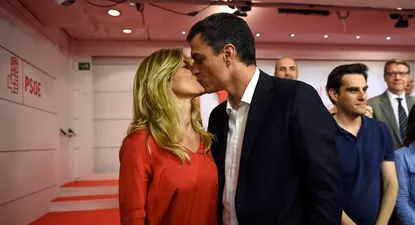 El presidente de España, Pedro Sánchez, y su esposa Begoña Gómez.