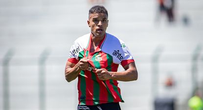 Maximiliano Noble celebra su gol contra Colón