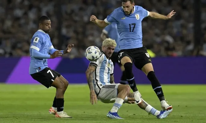 Matías Viña y Nicolás De la Cruz podrán compartir equipo en Brasil