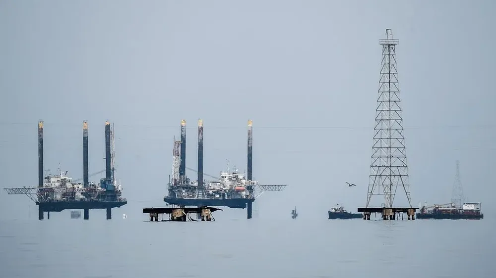 La firma del acuerdo se produce después de que Estados Unidos otorgara a Chevron una autorización limitada para reanudar el bombeo de petróleo de Venezuela