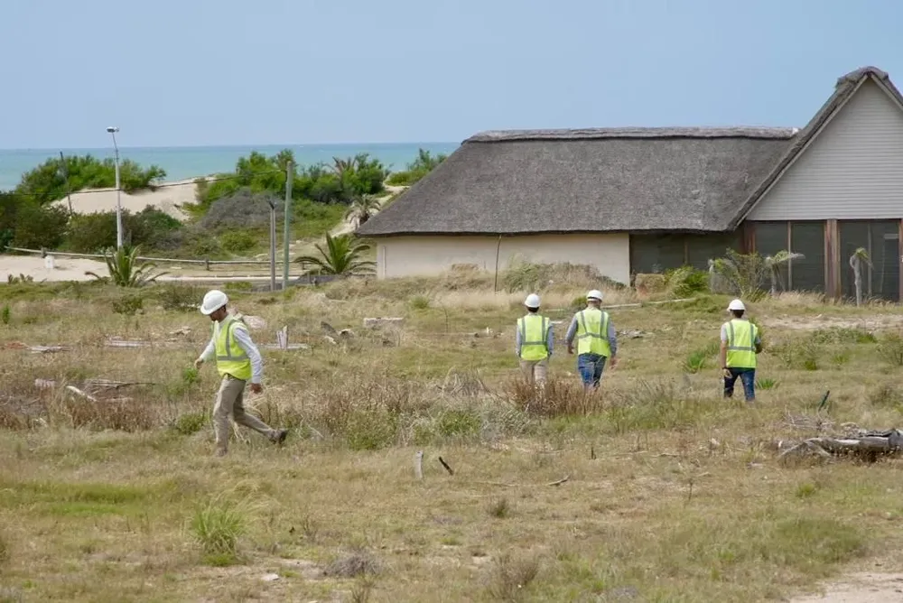 Obreros comienzan las obras en el predio de Punta del Este