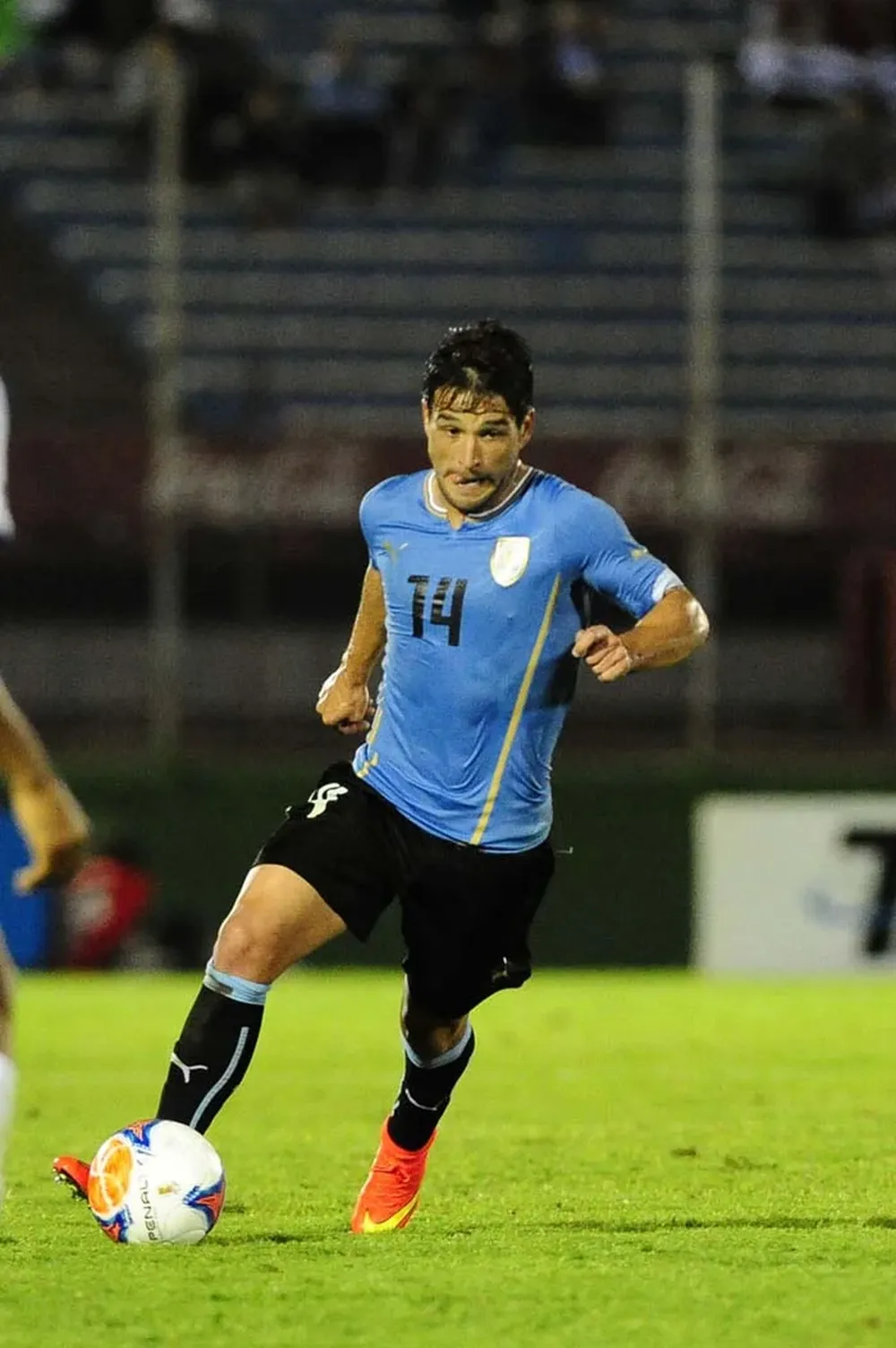 Lodeiro en acción; es un jugador importante para Tabárez luego del nivel mostrado en Boca Juniors.