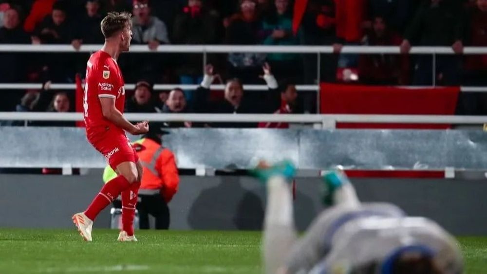 Independiente ganó ante Vélez en el debut del Apache en medio de un polémico penal
