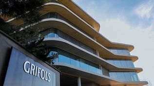 Grifols tiene una deuda de 9.200 millones de euros, una de las preocupaciones del mercado. Pero también un flujo de efectivo deficiente, que hace temer lo que denominan un cash-crunch.&nbsp;