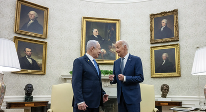 En lo más álgido de la guerra, el presidente de EE.UU. Joe Biden reconoció que discutía con Benjamín Netanyahu, el primer ministro de Israel, la posibilidad de atacar blancos petroleros y nucleares en Irán. Fue uno de los días de mayor alza del crudo. Aunque Biden después desaconsejó ese curso de acción, lo dicho, dicho está.&nbsp;