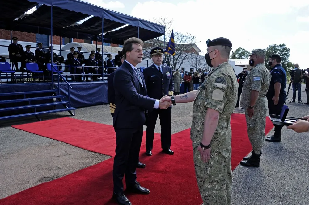 Lacalle Pou participa por primera vez sin tapabocas de un acto oficial, al aire libre, desde la emergencia sanitaria