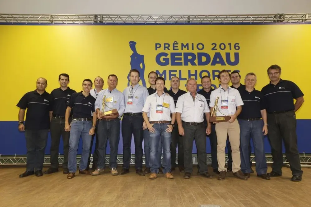 Profesionales del área de tecnología para el agro de Gerdau en la etapa del premio en Agrishow.