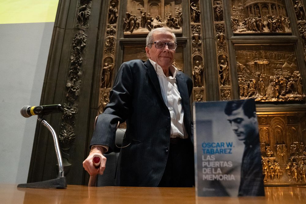El exseleccionador de Uruguay, Óscar Washington Tabárez, presenta su libro 'Las puertas de la memoria', este jueves