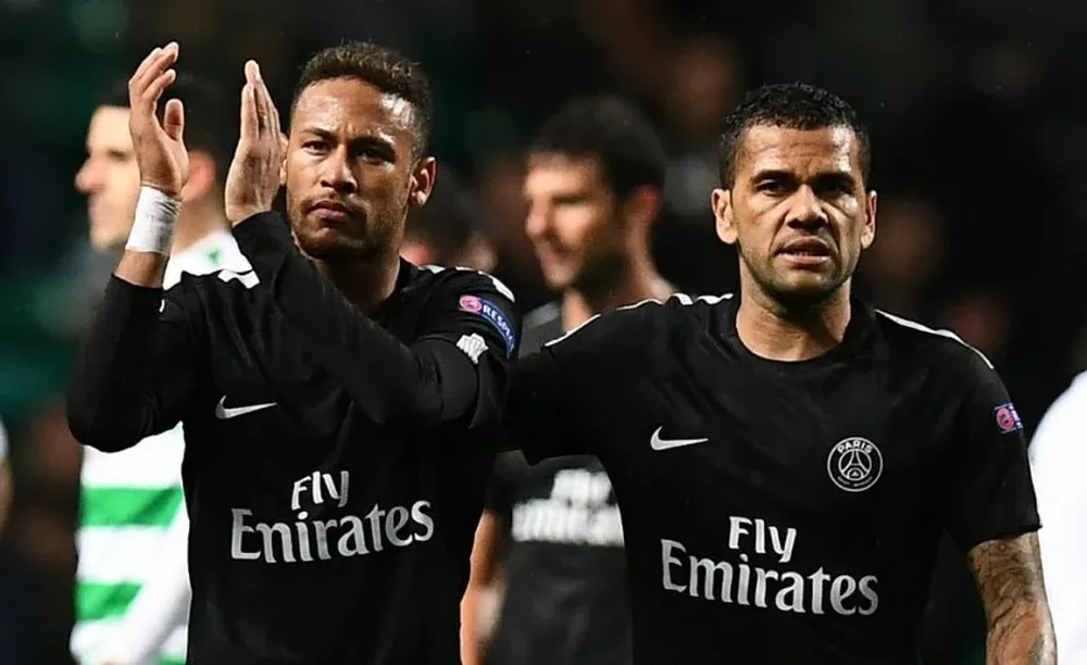 Neymar y Dani Alves, amigos y compañeros en PSG