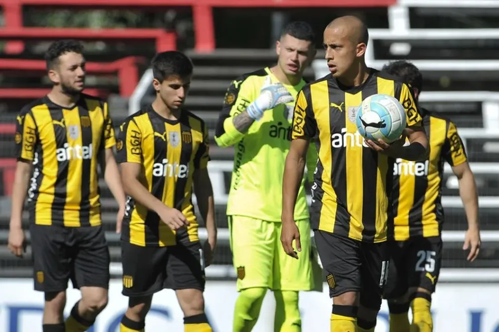 Como la de Guruceaga, pero de mangas cortas, será la camiseta de Peñarol