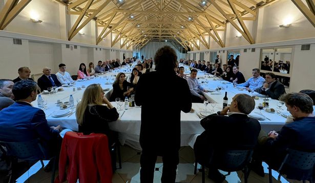 Pagos con tarjeta, ingreso sin celulares y una arenga de Milei para mantener la unidad: cómo fue el asado con diputados en la Quinta de Olivos