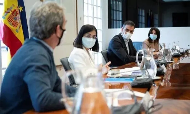 España confina otras tres ciudades además de Madrid para frenar contagio